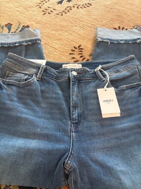 Vervet Patti Mid-Rise Boyfriend Fit, Cuffed, NWT, Size 18W.